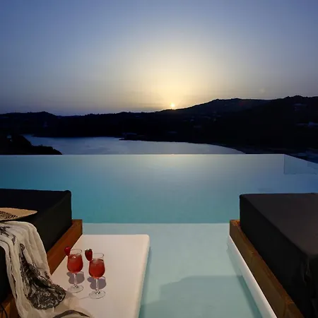 Wonderful Chrysta * Mykonos Town