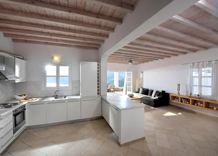 Wonderful Chrysta Villa *